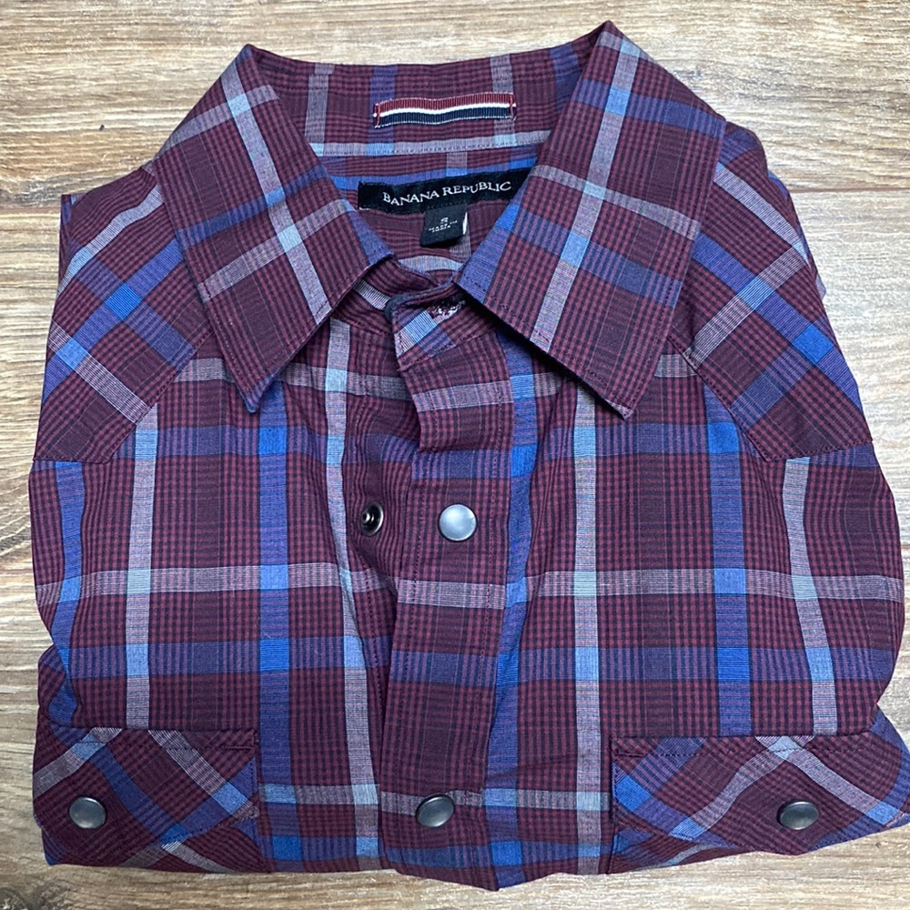 Mens Banana Republic snap button long sleeve shirt. Size Small.